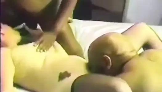 Aldatılan orta yaşlı seksi kadın gavat oyunu hakkında her şeyimiz: arkadaşlarım ve ben sert eş değiştireniz ve tanışmak isterim