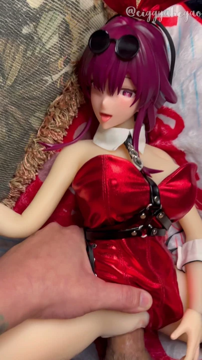 Kırmızı Tavşan Kostümlü Kafka Waifu Amcığına Sikiliyor ve Dölleniyor 65cm Mini Silikon Hentai Seks Bebeği Kemelias | Bölüm 1