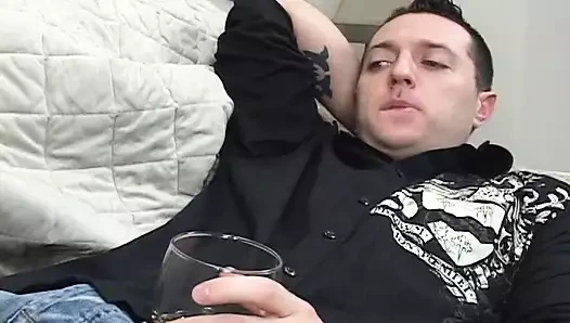 Bridgette lee iş yerinde mobilyaları en seksi şekilde test ediyor