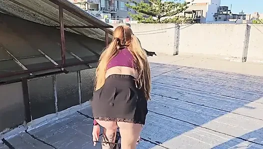 Ateşli hatun seks yapmak istedi, bu yüzden açık havada yaptık