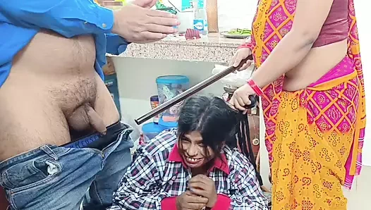 Seksi üvey kızkardeş ve 18 yaş üstü bakire genç, üvey annesi yokken mutfakta seks oyunu oynuyor. tam film