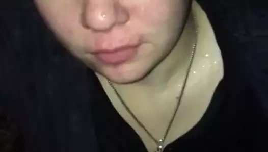 Emily işemek kaplı oluyor