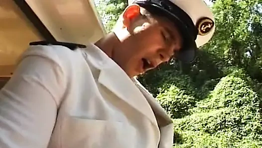 İki edepsiz Fransız kız teknede sikiliyor