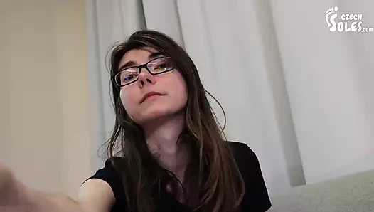 Ağzınızda kirli yıpranmış beyaz çoraplar bakış açısı (4k 2160p)