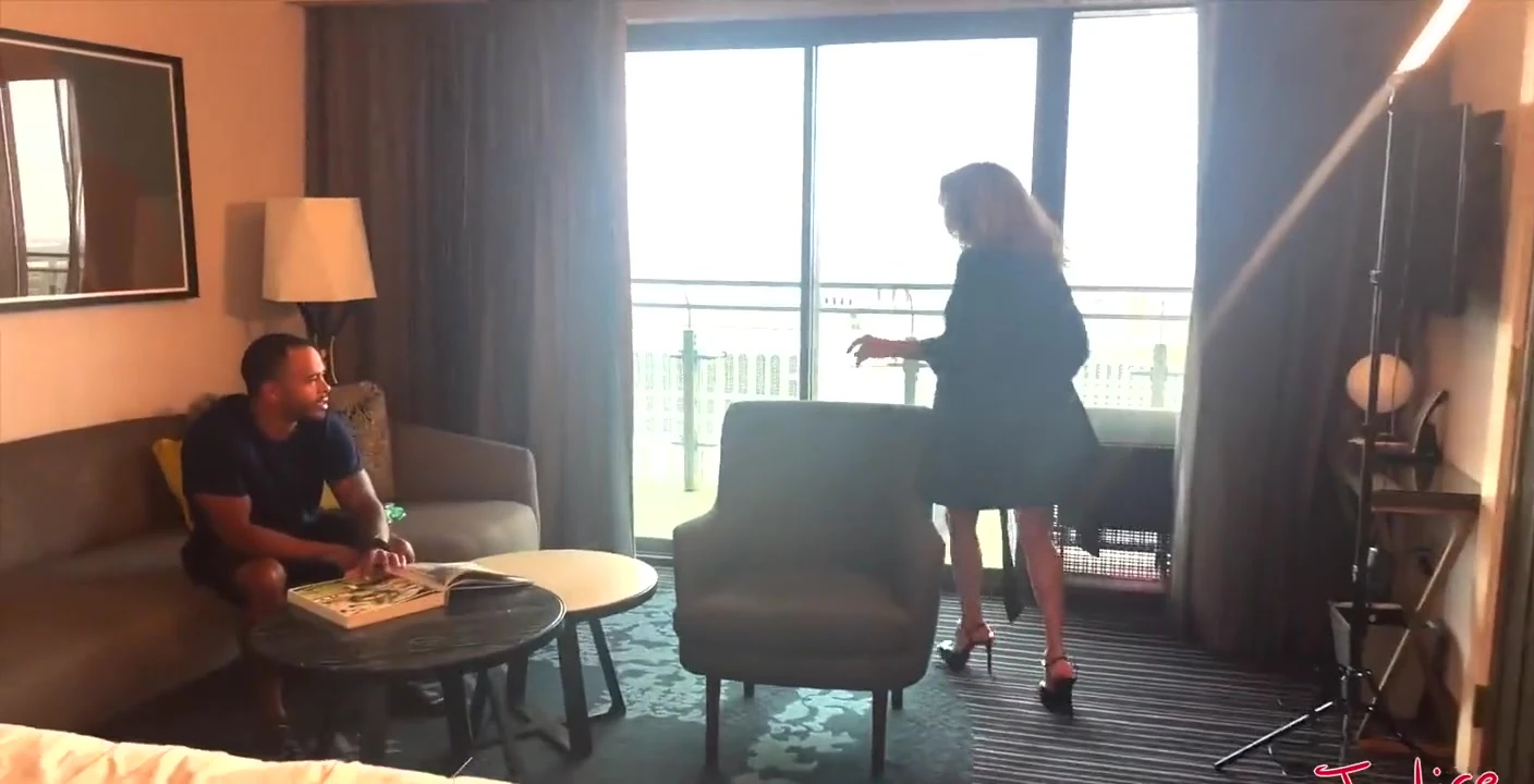 Masked Milfy in Vegasmasked Milfy