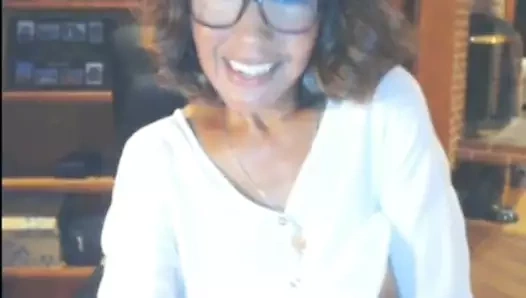 Hausfrau zeigt die Waren