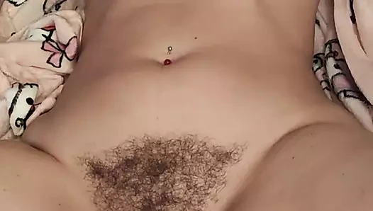 Yüzünü spermle doldururken klitorisini ovuyorum