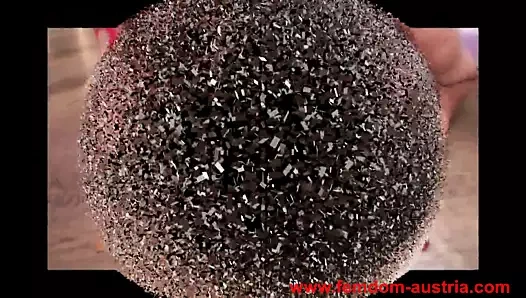 Kadın egemenliği ev kölesi köleyi temizliyor