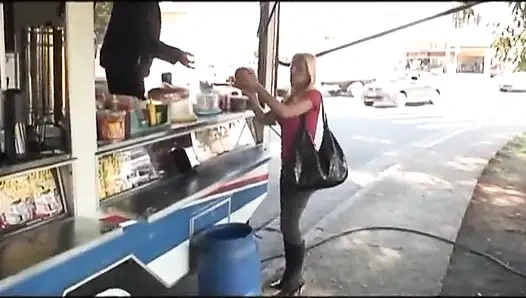 Büyük yaraklar iş başında... Trans kadın aşık