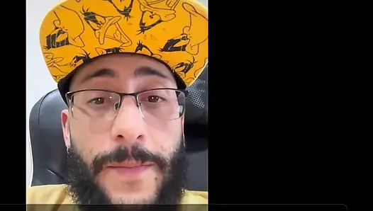 Ben hesaplarını oluştururken yarağımı emiyor