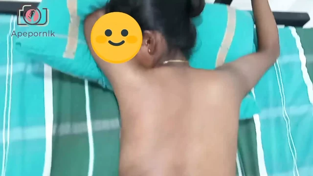 Hintli kadın amri domaltarak sikişiyor