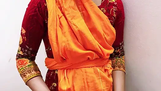 Karısı evde yokken çalışan kız amcığını sikiyor