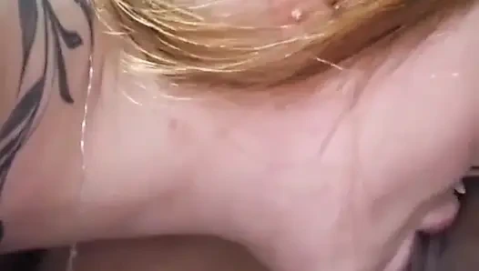 Malu paz ağzını amcığıma düşürdü ve beni çok lezzetli boşalttı