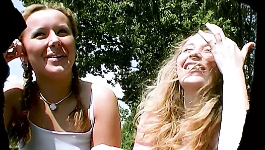 Seks Oyuncaklarıyla Lezbiyen açık Hava Seksi