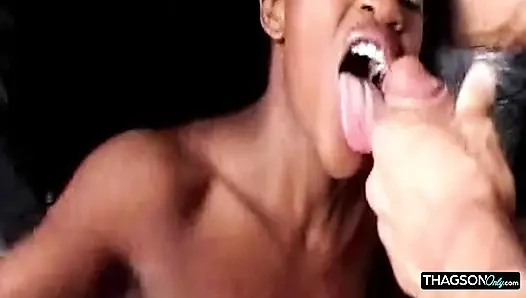Damlayan döl yutma - orta yaşlı seksi kadın dille yalvarıyor