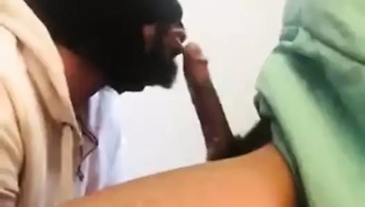 Siyah adam emme çük