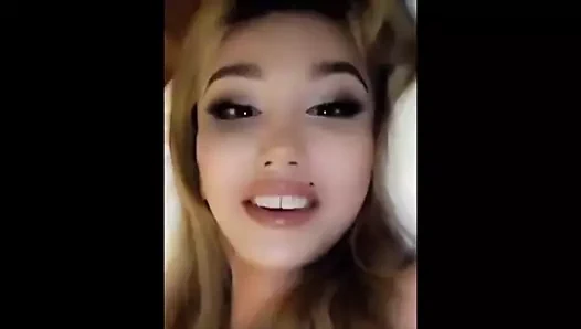 Ateşli insta sürtük birkaç osuruk parçalıyor