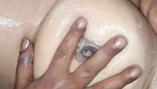 Hintli kadın durmadan seks yapıyor