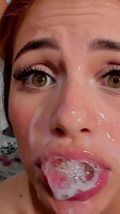 Потрясающий момент от "Подборка отличных камшотов на лицо и рот"