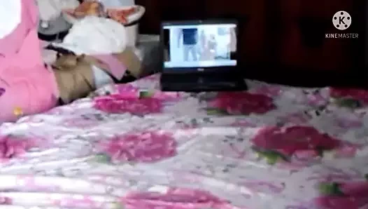 Chachi ko pehle laptop me bf dikhayi fir unki gaand mari