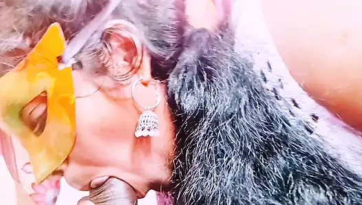 Desi Threesom üvey kız kardeşler oto şoförüyle sikişiyor. Telugu edepsizce konuşuyor.