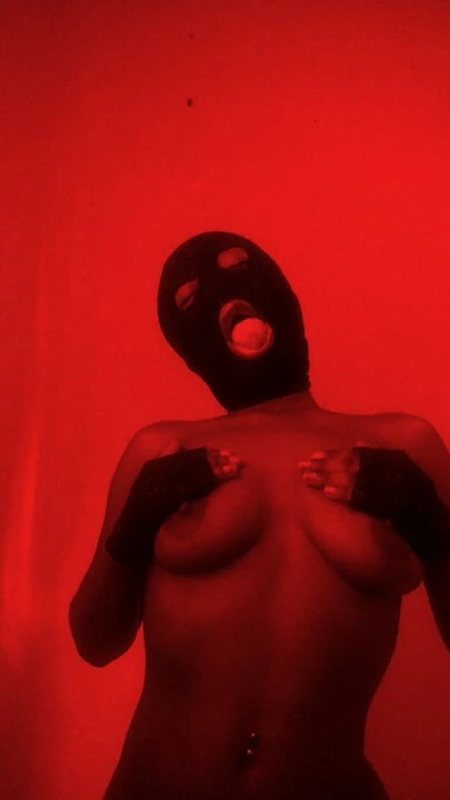 Canı sıkılan kız