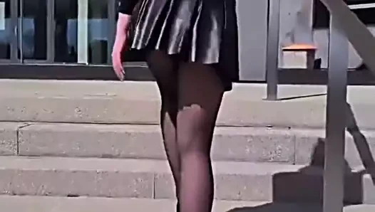 Siyah külotlu çorap ve etek - crne najlonke i kozna suknjica