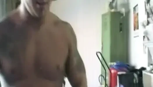 Olgun sarışın orta yaşlı seksi kadın dövmeli büyük zenci yarağı tarafından sikiliyor