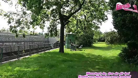 Alman tombul amatör parkta flört ettikten sonra erkek penisi emiyor