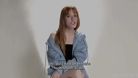 Madi Collins ailesinin diş fırçalarını çaldı!