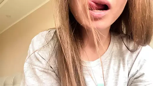 Benimle mastürbasyon - kremsi amcık yüksek sesle inliyor ve boşalıyor