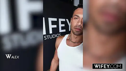 Evli kadın çarpıcı formda ateşli evli kadın Jessie kocasının önünde büyük zenci tarafından genişletiliyor