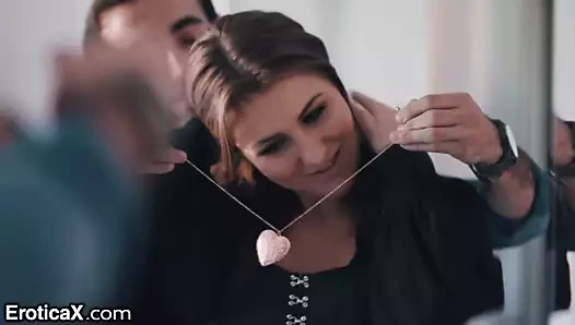 Eroticax - paige Owens hediye için takdir gösterir