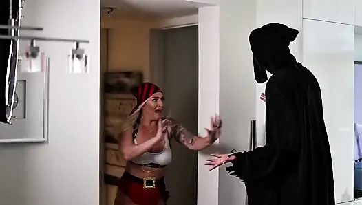 Pawg elana bunnz ve şort dünya cadılar bayramında sert sikişiyor