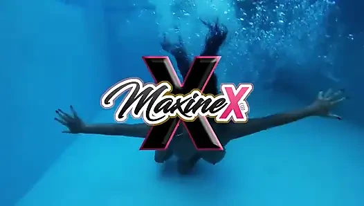 Asyalı lezbiyen maxine x afro'ya amcık zevkinin yollarını öğretiyor