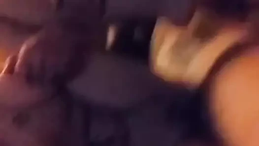 beni bir arkadaş tarafından sikişiyor