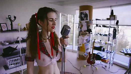 Öğretmenin evcil hayvanı, bir asi videosu