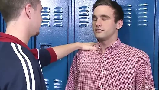 Horoz bakireler yüz içinde kolej soyunma odasında