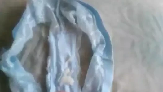 tekrar kiracının mavi külot üzerinde Cumming