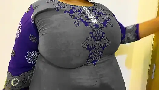 Hintli seksi büyük göt ve büyük memeli kayınvalidesi temizlik odası temizlerken, damadı azıyor ve sonra onu sikiyor