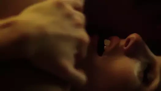 Emma roberts - ''milyarder erkek kulübü'' 02