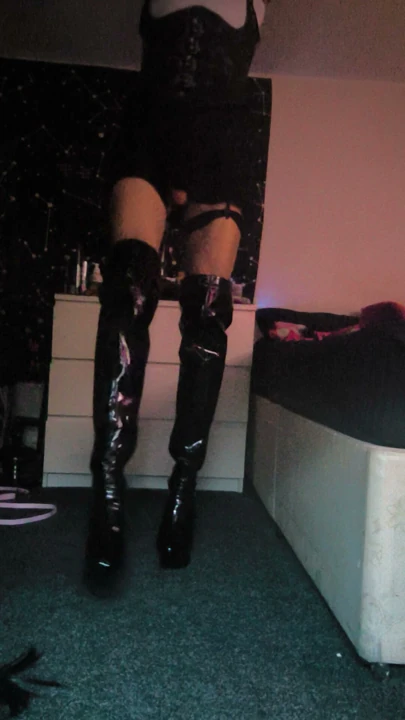 Lateks sissy orospu