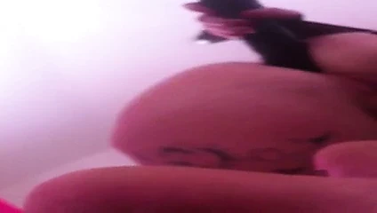 İngiliz iri güzel kadın büyük siyah didlo'ları götüne sokuyor