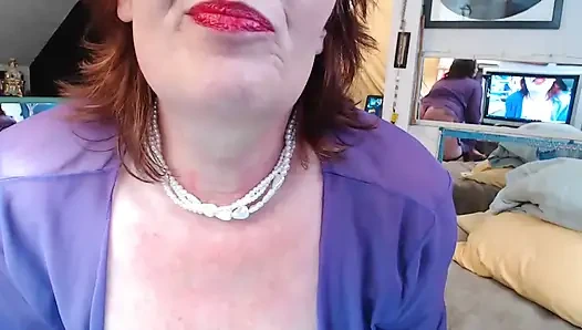 911 kızıl saçlı dawnskye dildo emiyor ve biniyor mor dantelli bir duman ve darbe getiriyor