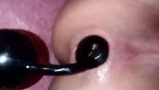 Bu büyük anal boncukları dışarı çekin