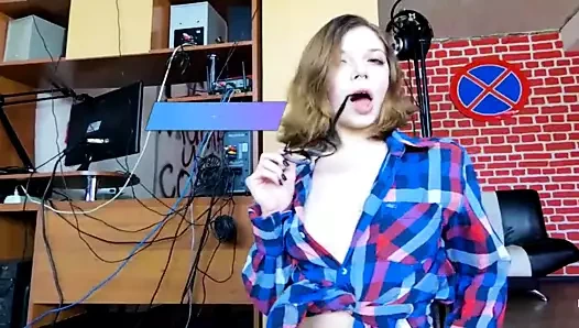 OPISKELIJA TEKEE LEMPEA BLOWJOB JA BACK RATSASTUS - POV