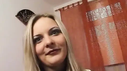 Katja 25, pon yıldızı olmayı seviyor