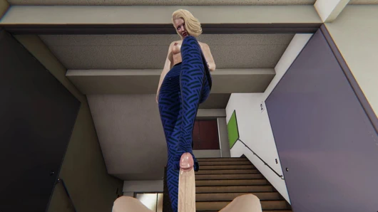 Ateşli bayan Davidson mavi leggins servisinde elle muamele ve ayakla mastürbasyon büyük yarağı çok spermle boşaltıyor