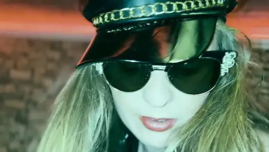 Zincirli floggerım için eğilin