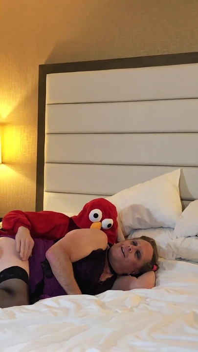 Elmo top dev yarağıyla
